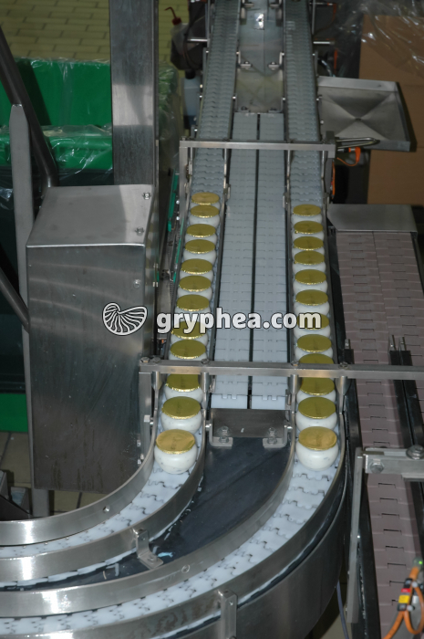 Fabrication des yaourts - Transfert des pots vers le poste d'emballage - gryphea.org